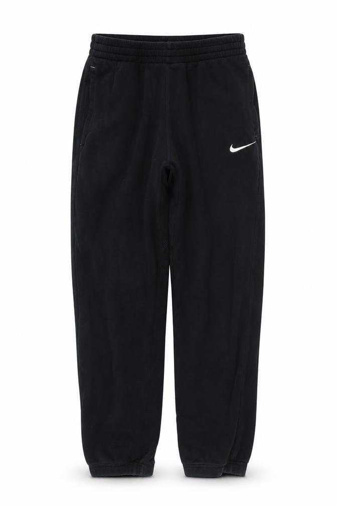 Front view of Nike boys’ black jogger trousers xl cotton blend