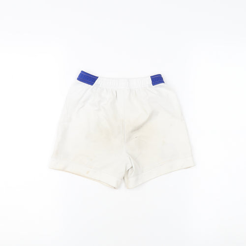 Umbro Boys White Football Athletic Shorts 4-5 Years