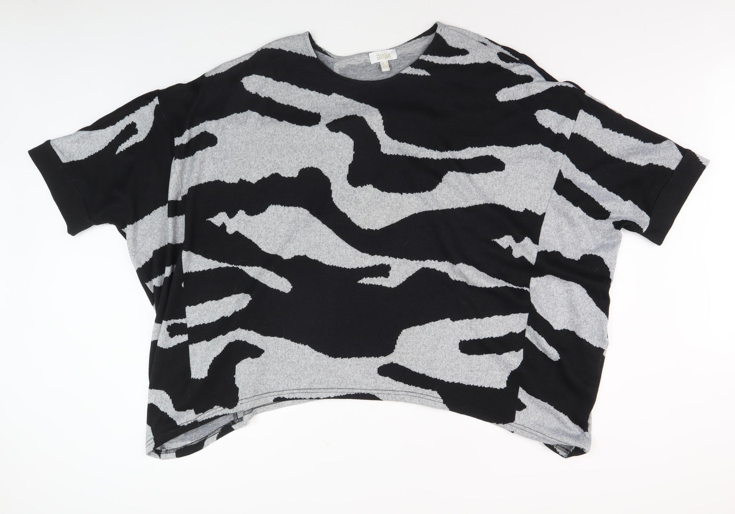 Stella Morgan Women’s Black/Grey Animal Print Cropped T-Shirt