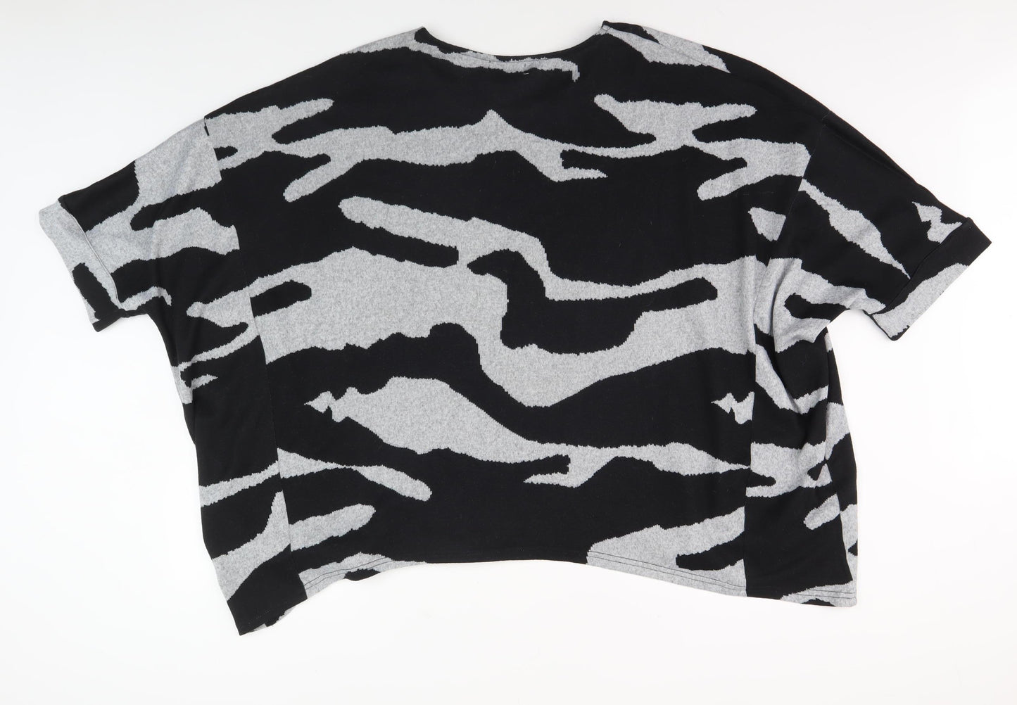Stella Morgan Women’s Black/Grey Animal Print Cropped T-Shirt