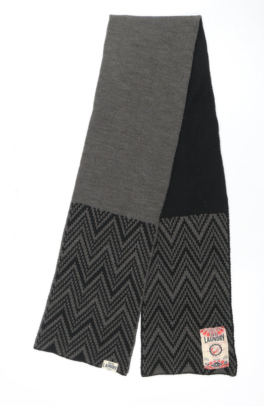 Front view of Tokyo Laundry unisex black grey geometric knit scarf
