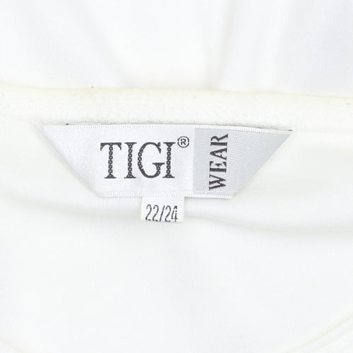 TIGI Wear Women's White Floral Plus Size T-Shirt