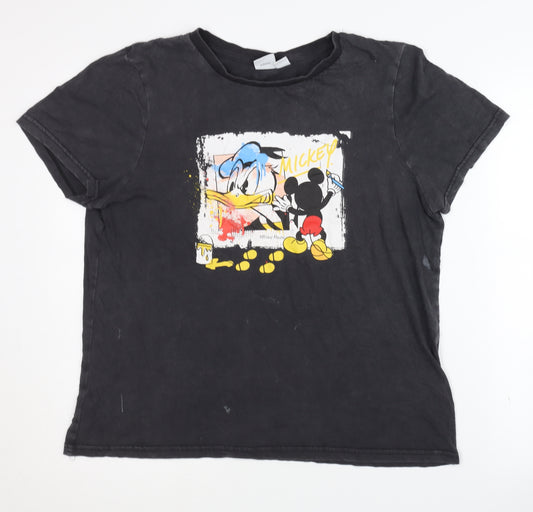 Front view of Disney unisex black graphic t-shirt m
