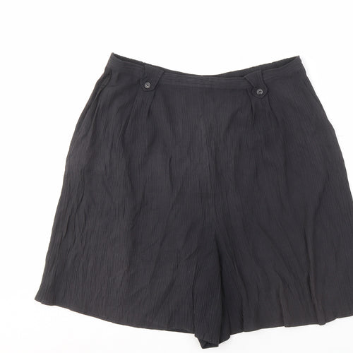 Bonmarché Women's Black Relaxed-Fit High-Rise Shorts