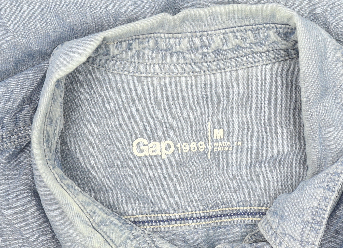 Gap Men's Blue M Chambray Button-Up Shirt