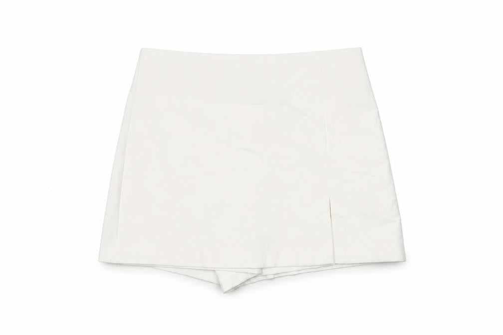 Front view of Zara Women's White XL Shorts