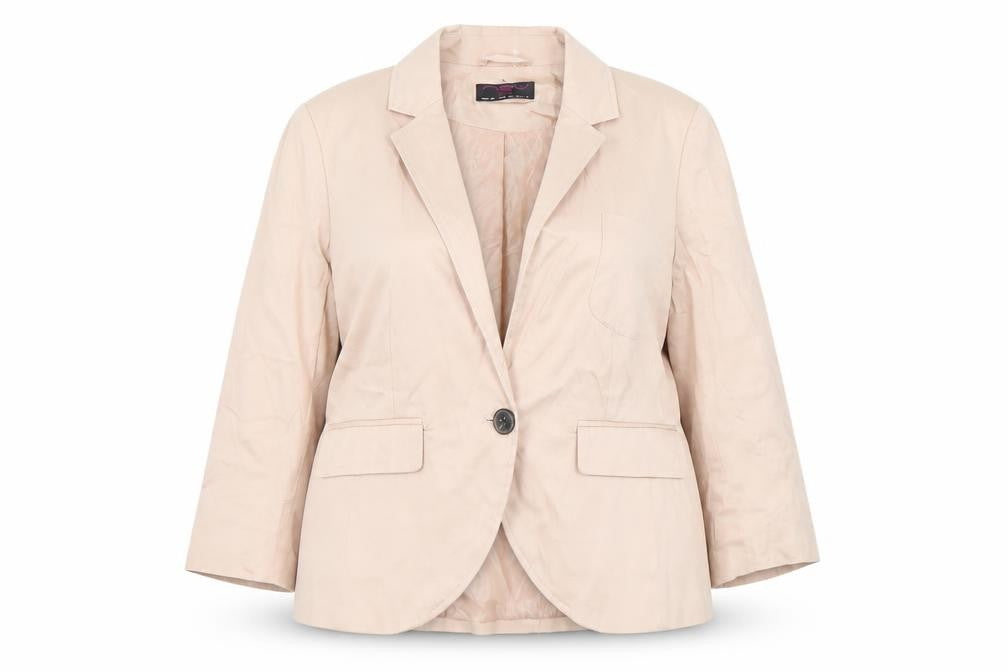 Front view of New Look Women’s Beige Blazer, size UK 18