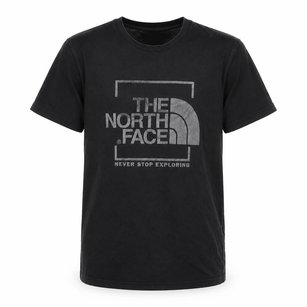 Front view of The North Face boys’ black l t-shirt with logo