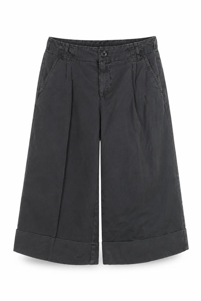 Front view of Old Navy girls’ black cropped trousers, size 4, years