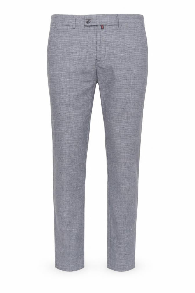 Front view of Zara Man Grey Slim Fit Trousers for Men, size 31