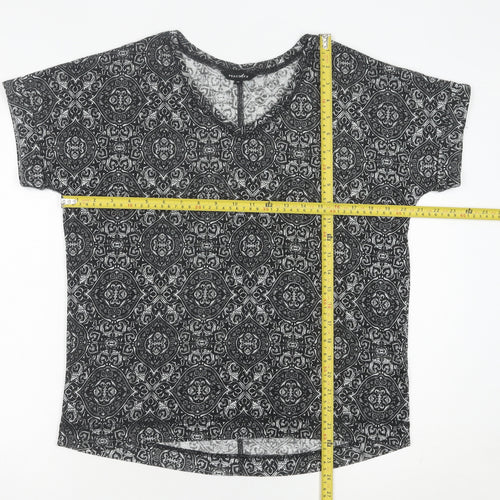 Peacocks Women’s Black Geometric V-Neck Short Sleeve T-Shirt Size 14