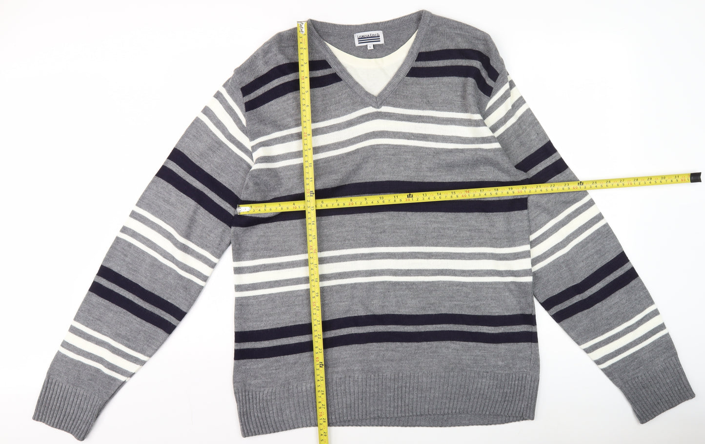 Lewis & Finch Men’s Grey Striped V-Neck Pullover Jumper L