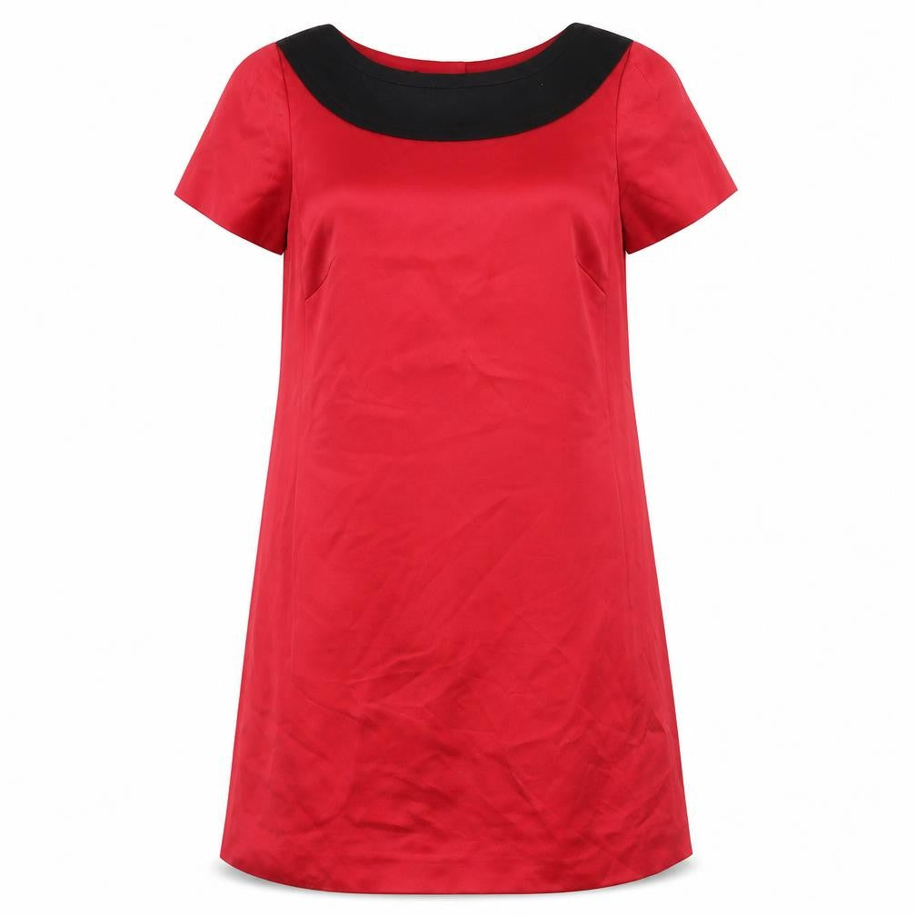 Front view of Jesiré Women's Red Silk Shift Dress, size 6, Knee Length Classic