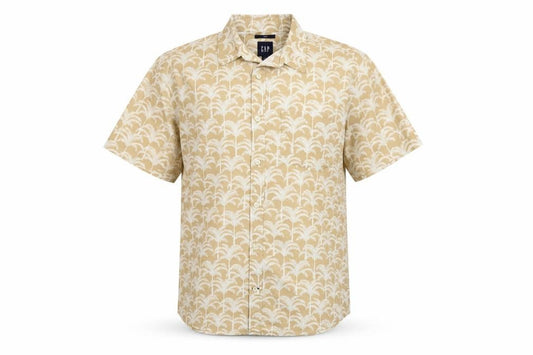 Front view of Gap Men’s Beige Slim Fit Hawaiian Beach Short Sleeve Shirt M