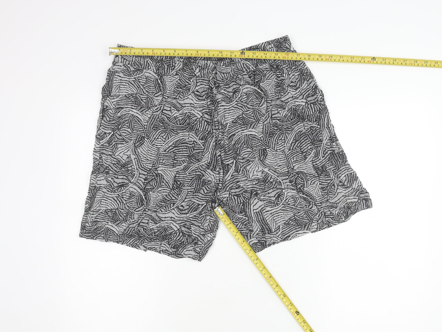 Pebble Bay Womens Black Viscose Geometric Print Shorts Size 16