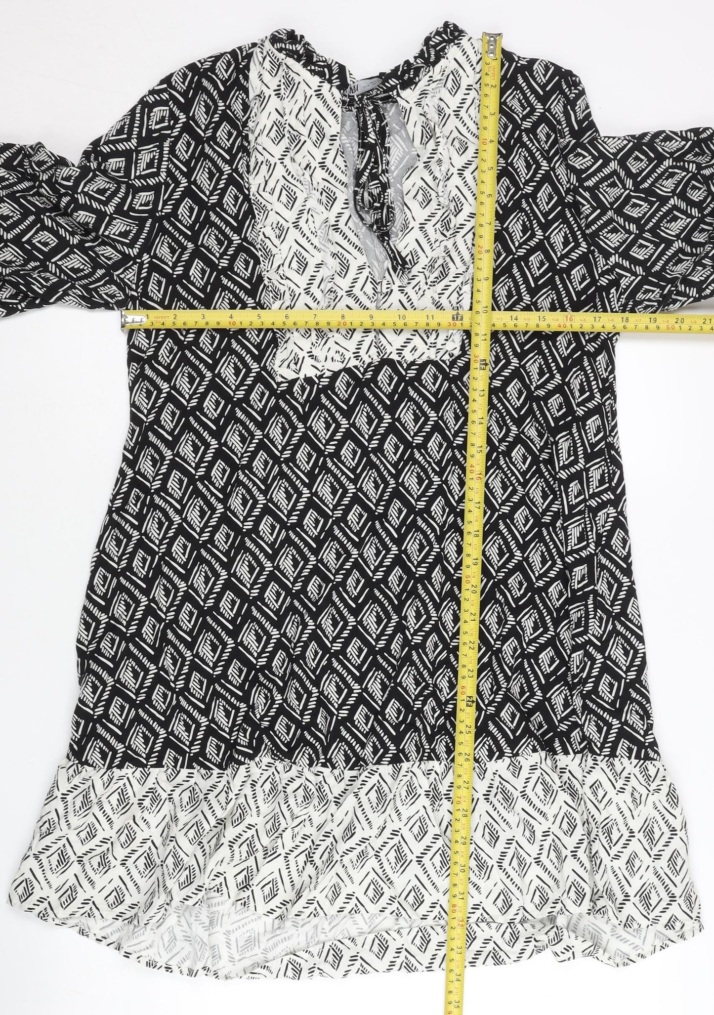 Zara Women’s Black Geometric Shift Dress Size 12 V-Neck Long Sleeve