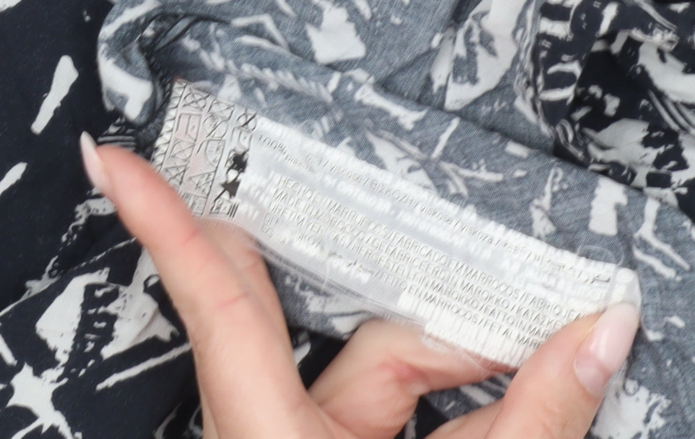 Pull & Bear Men’s Black Geometric Resort Shirt S Short Sleeve Viscose