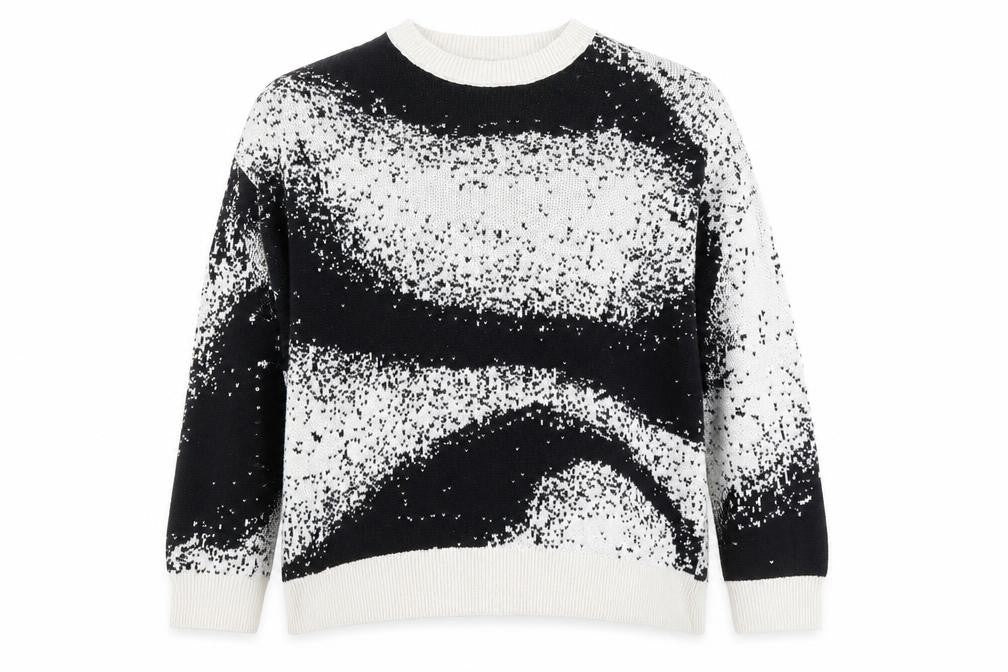 Front view of Zara Women’s Black & White L jumper Crew Neck Knit