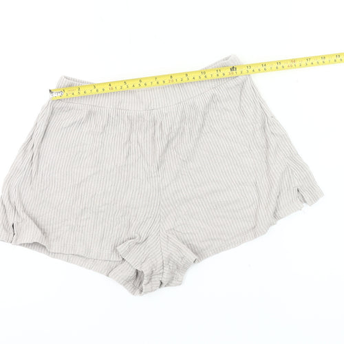 Abercrombie & Fitch Women’s Beige Striped Casual Shorts Size S