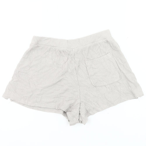 Abercrombie & Fitch Women’s Beige Striped Casual Shorts Size S