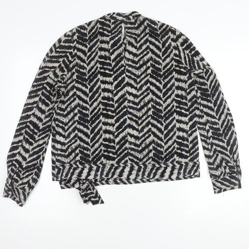b.young Women’s Black & White Blouse Size 6 Geometric Long Sleeve