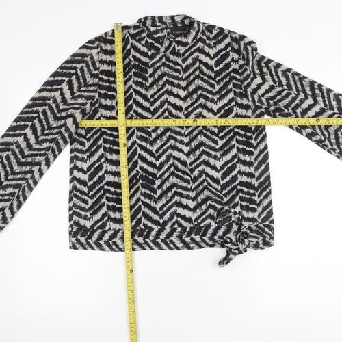 b.young Women’s Black & White Blouse Size 6 Geometric Long Sleeve