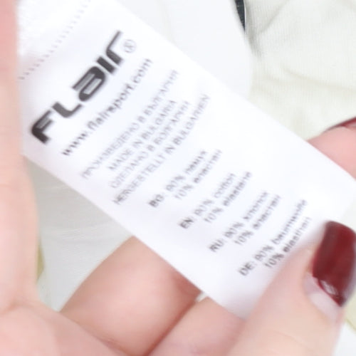 Flair Womens White M T-Shirt Graphic Print Sports Casual