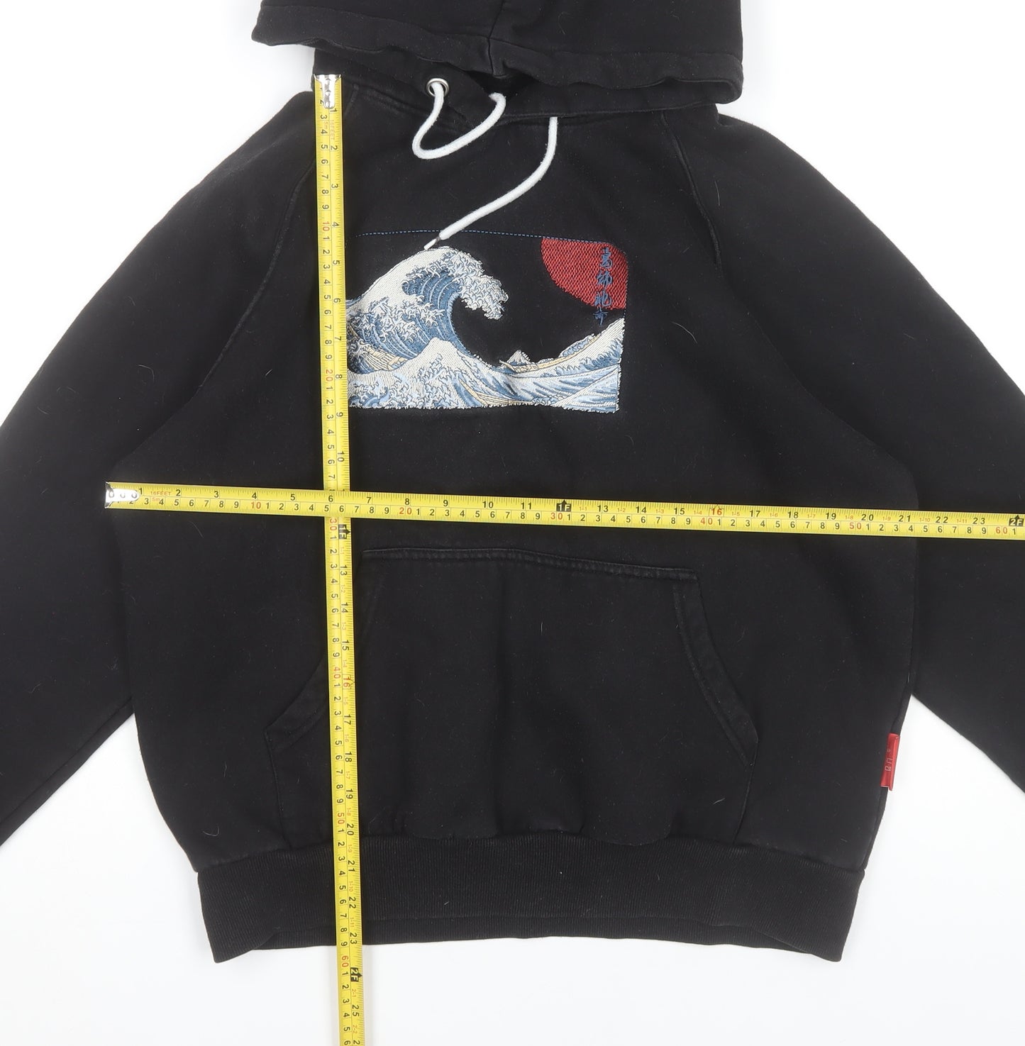 D4 Men's Black Pullover Hoodie M Embroidered Wave Art Design