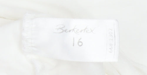 Berkertex Women’s White Lace Neck 3/4 Sleeve Viscose Top Size 16