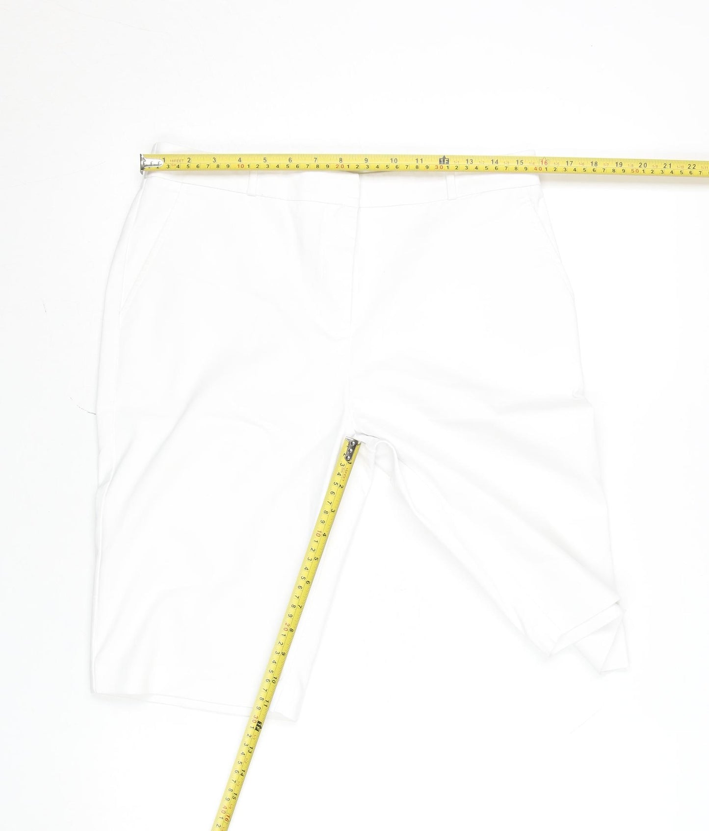 Gallery Women’s White Bermuda Shorts Size 12 Stretch Cotton Blend