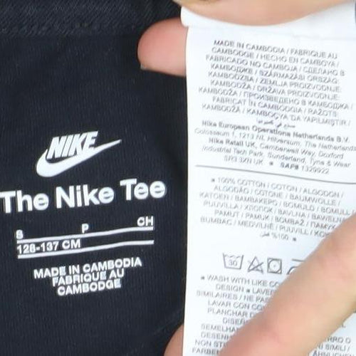Nike Boys Black Logo Cotton T-Shirt Size S Short Sleeve Sports Tee