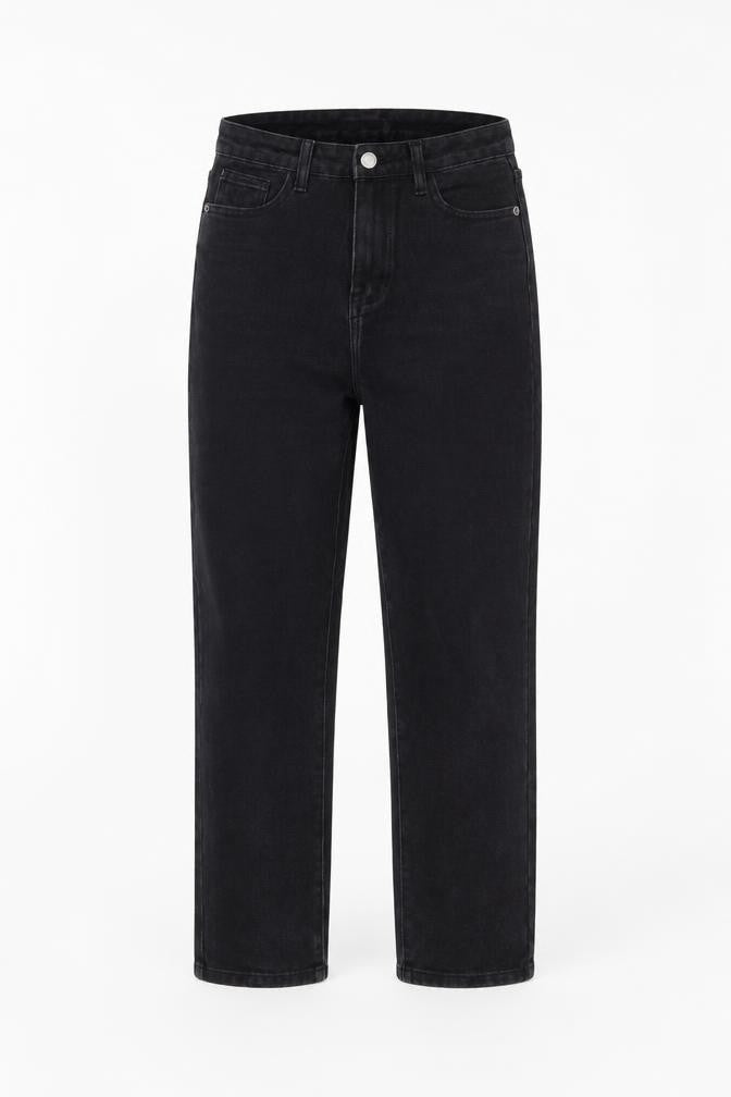 Front view of PRETTYLITTLETHING Women Black, size 6, Straight Denim Jeans