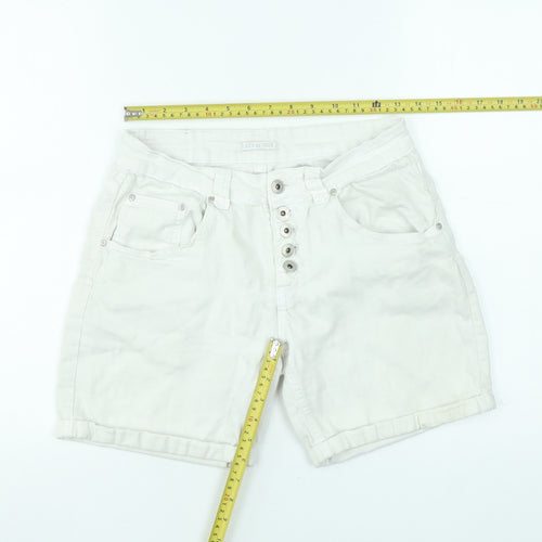 Place du Jour Women’s White Chino Denim Shorts Size 8