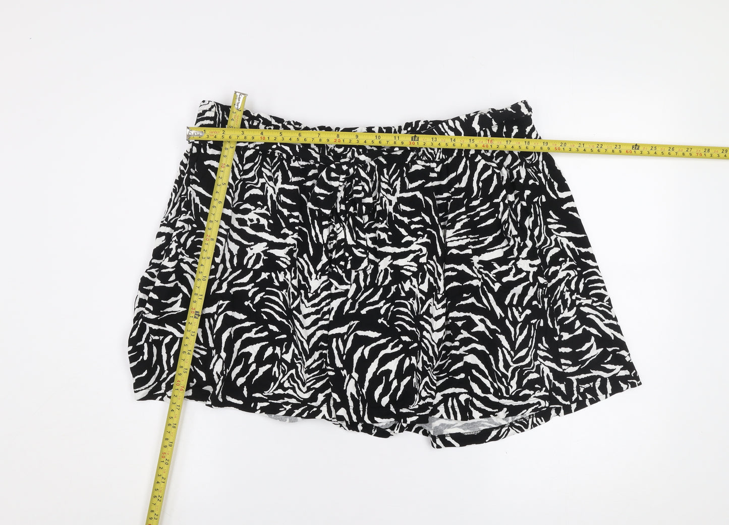 F&F Women Black Animal Print Jersey Shorts Size 20