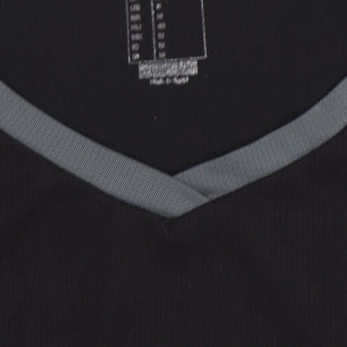 Kipsta Men's Black Short Sleeve V-Neck Football T-Shirt Size S