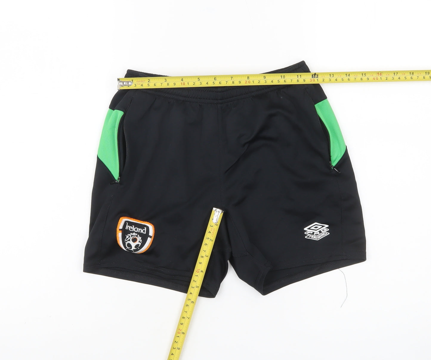 Umbro Boys Black Ireland Athletic Football Shorts Size 146cm