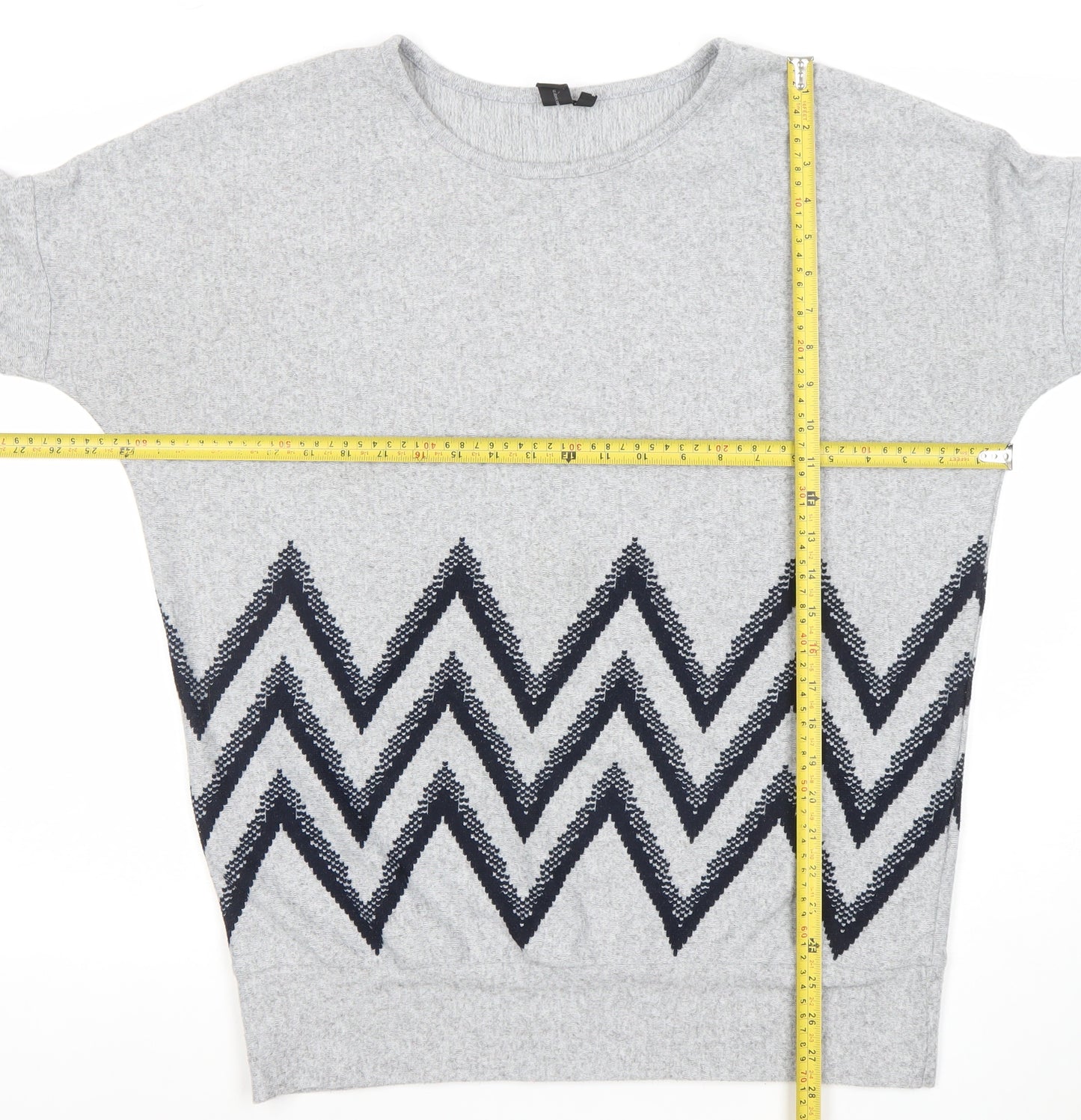 Izabel London Women Grey Zigzag Tunic Top Size 10 Short Sleeve Knit