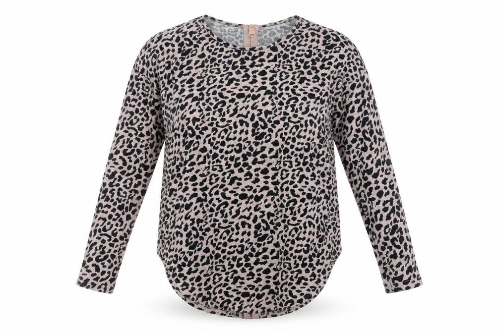 Front view of Quiz Women’s Beige Leopard Print Long Sleeve Stretch Top S