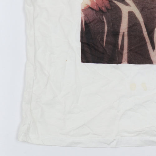 Bershka Men’s White Chainsaw Man Anime Graphic T-Shirt XS