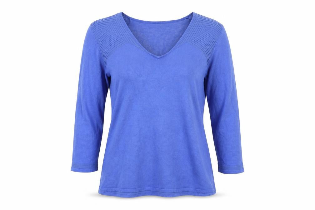 Front view of Country Casuals Women Blue V-Neck Knit Jumper Medium 3/4 Sleeve Stretch Pullover