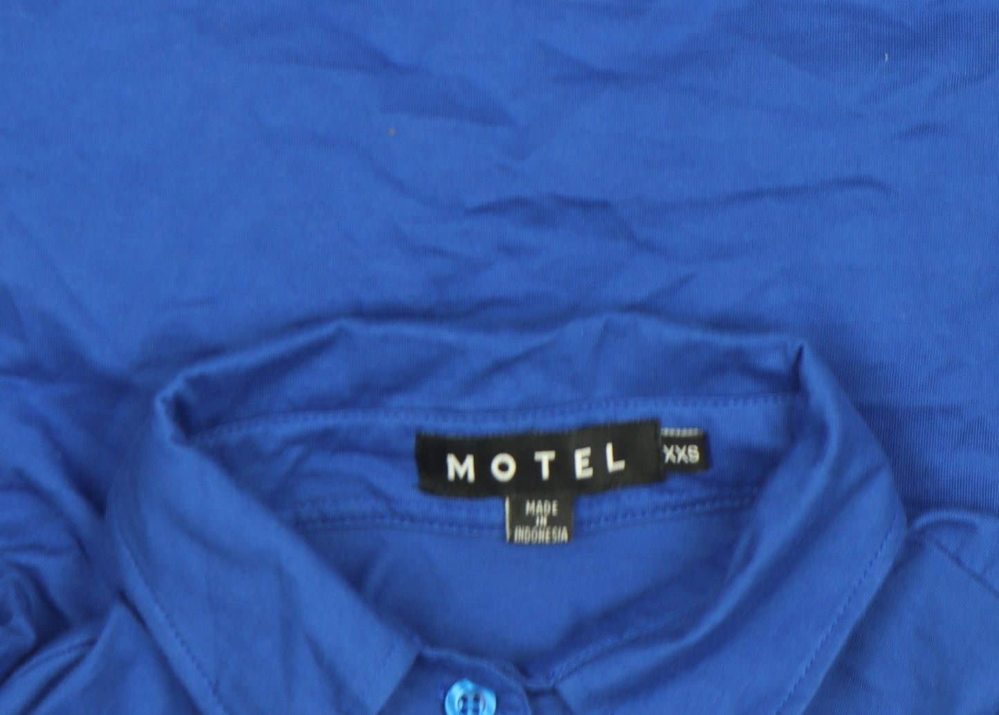 Motel Women's Blue Cropped Button-Up Long Sleeve Collared Shirt 2XS