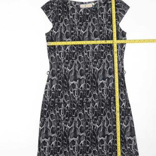 Billie & Blossom Women’s Black Snake Print Shift Dress Size 10