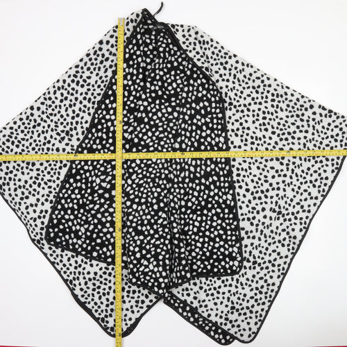 Bonmarché Women Black & White Animal Print Knit Cape One Size