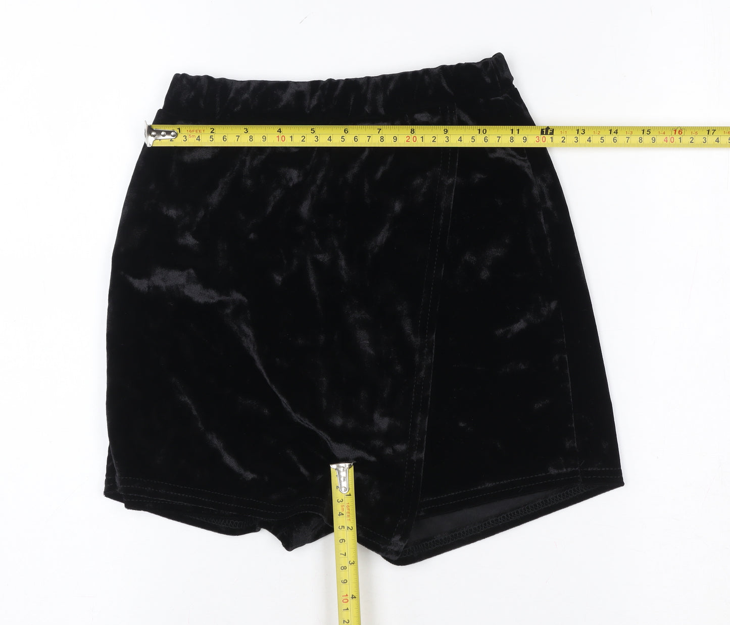 Boohoo Women’s Black Velvet High Rise Hot Pants Shorts Size 6