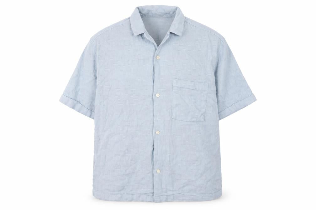 Front view of H&M Men’s Blue Regular Fit Short Sleeve Button-Up Shirt XL
