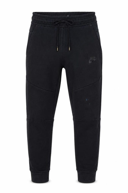 Front view of Nike boys’ black fleece jogger trousers l 147-158cm elastic waist pockets