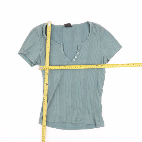 Urban Outfitters Women’s Green Short Sleeve V-Neck Ribbed T-Shirt Size M