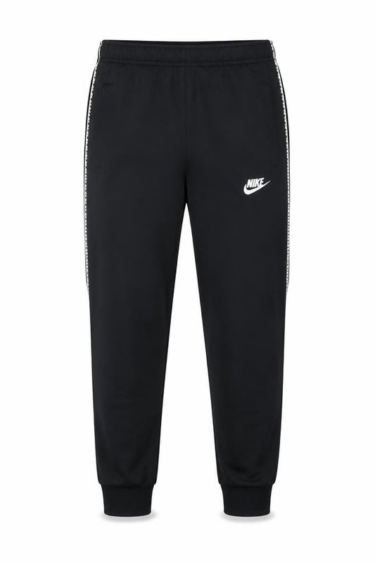 Front view of Nike boys’ black jogger trousers m 137-147cm elastic waist sportswear