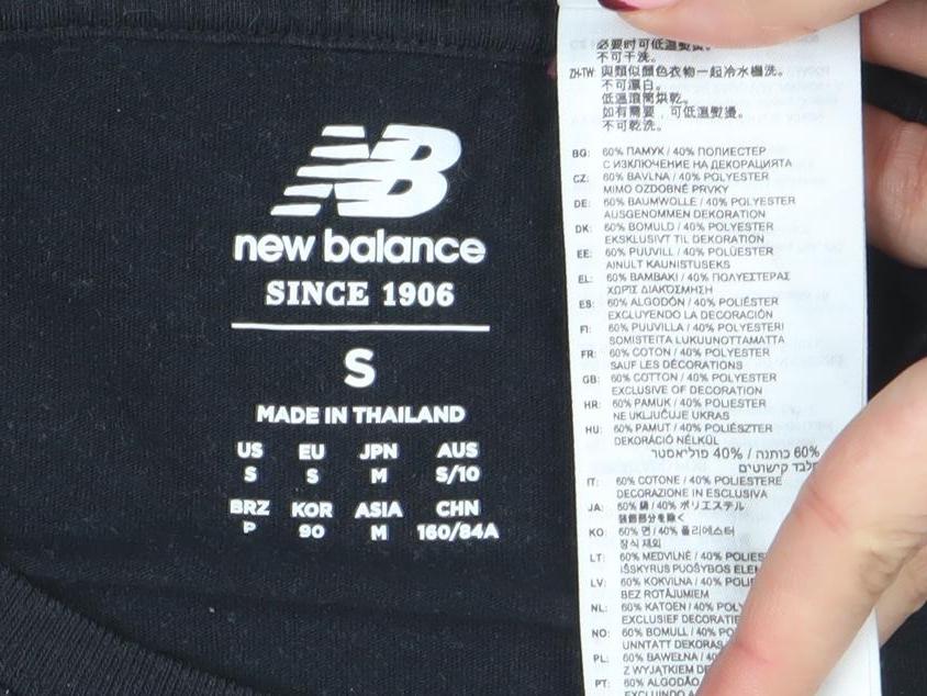 New Balance Men Black S Short Sleeve Crew Neck Graphic T-Shirt