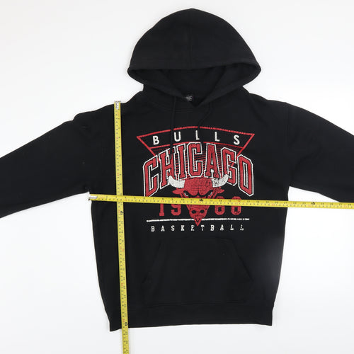 UNK Men's Black Chicago Bulls Pullover Hoodie Medium Basketball Graphic